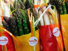 Asparagus in Ratatouille.ch packaging with link to website. Home delivery services